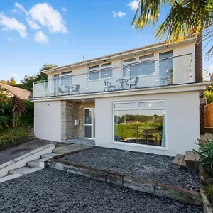  Holiday home 5 Bedroom Detached House